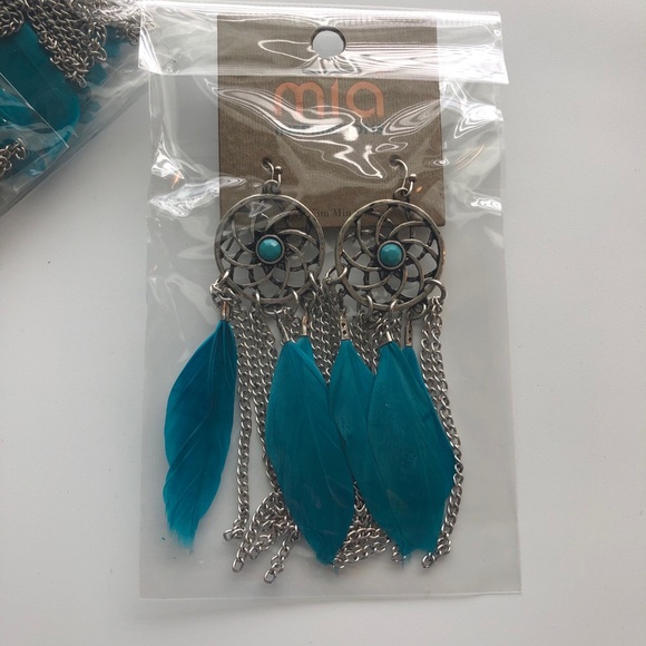 12 MIA Dream Catcher Teal Feather Earrings - Picture 2 of 3